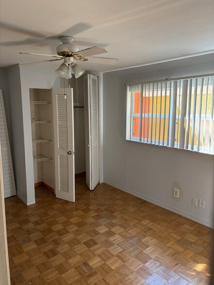 back bed closets - 1662 Drew St