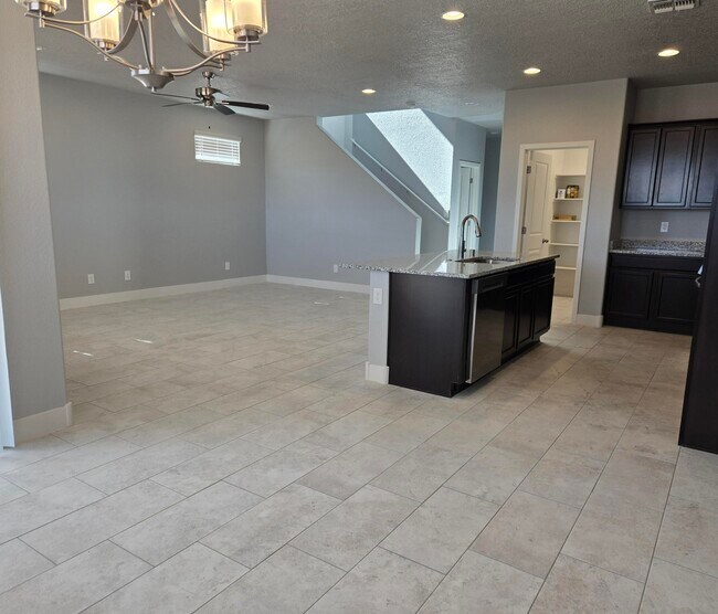 Building Photo - 4030 Silver Springs Road NE