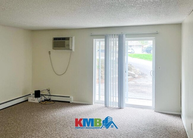 Building Photo - 736 Michael St