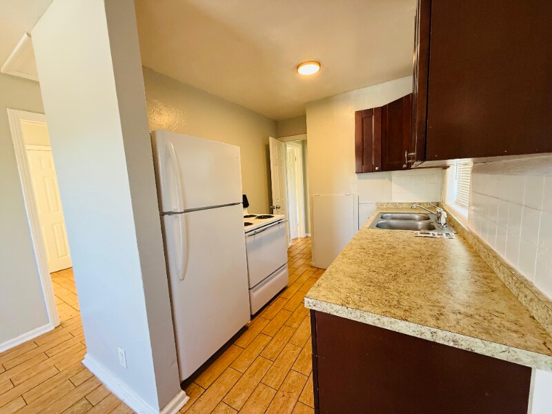 Building Photo - 761 22nd Ave S