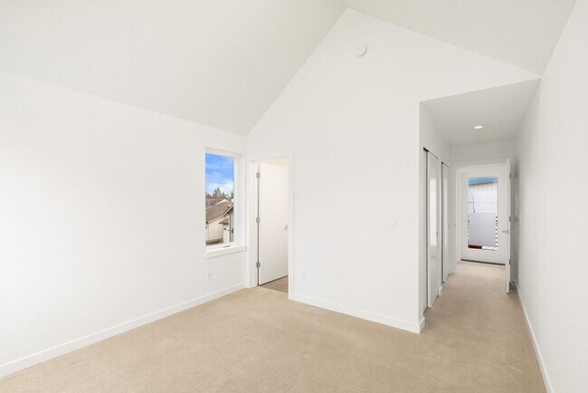 Building Photo - Gorgeous Greenlake Area 2 Bedroom Townhouse