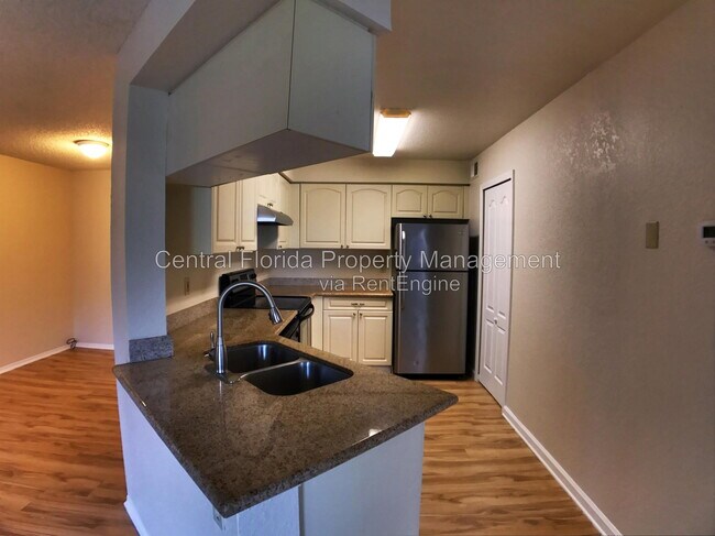 Building Photo - 2550 N Alafaya Trail
