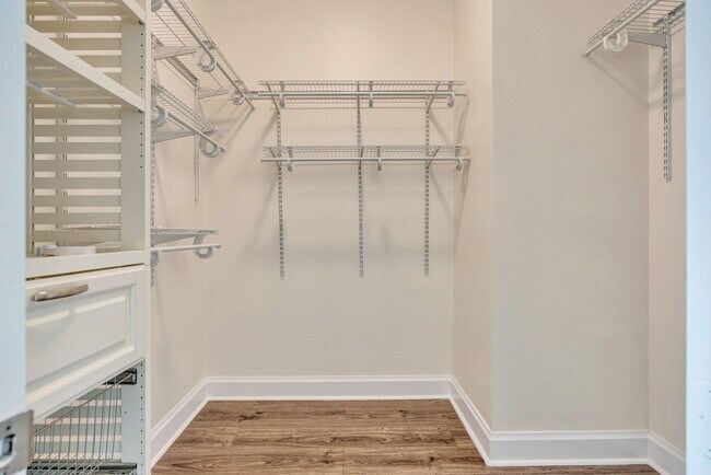 Building Photo - 2562 Gardens Pkwy