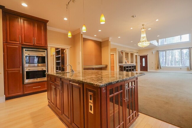 Building Photo - 67 Anderson Pond Rd