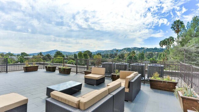 Building Photo - 4354 Teesdale Ave