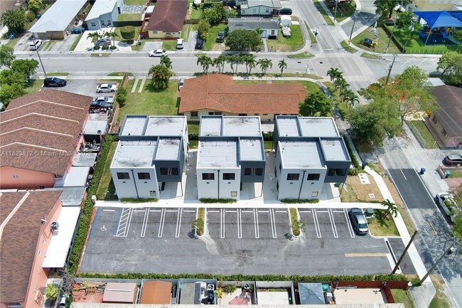 Building Photo - 135 SW 114th Ave