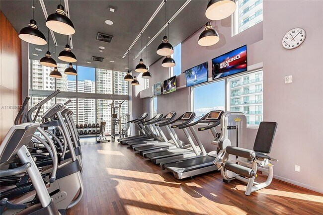 Building Photo - 1300 Brickell Bay Dr