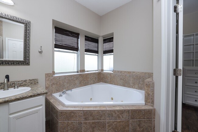 Building Photo - 105 Lawrence Marshall Dr