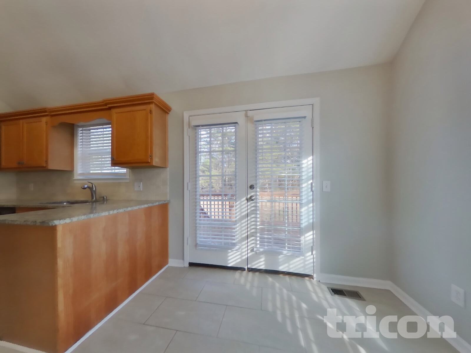 Building Photo - 125 Palm Lake Dr