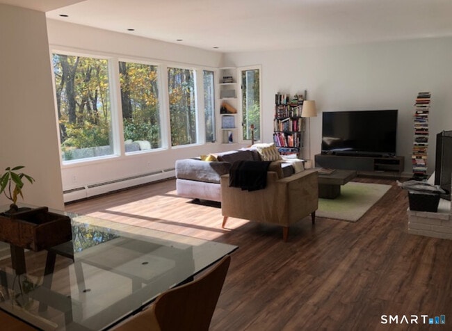 Building Photo - 525 Munger Ln