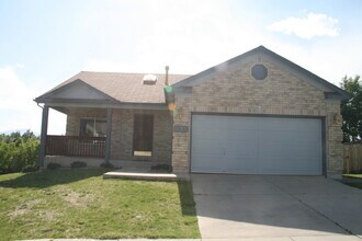Building Photo - Beautiful 4 Bedroom Ranch Style Home Avail...
