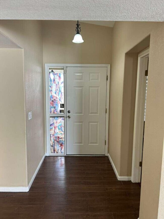 Building Photo - 15822 N 5th Ave