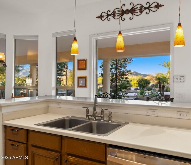 Building Photo - 5910 E Cielo Run S