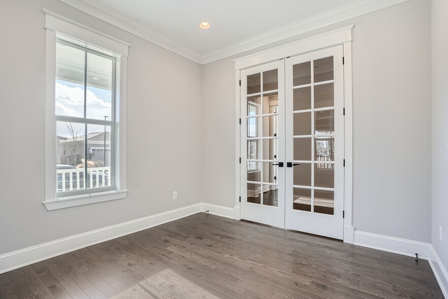 office/flex space - 21235 E 61st Dr