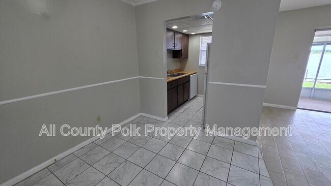 Building Photo - 927 S Buena Vista Dr