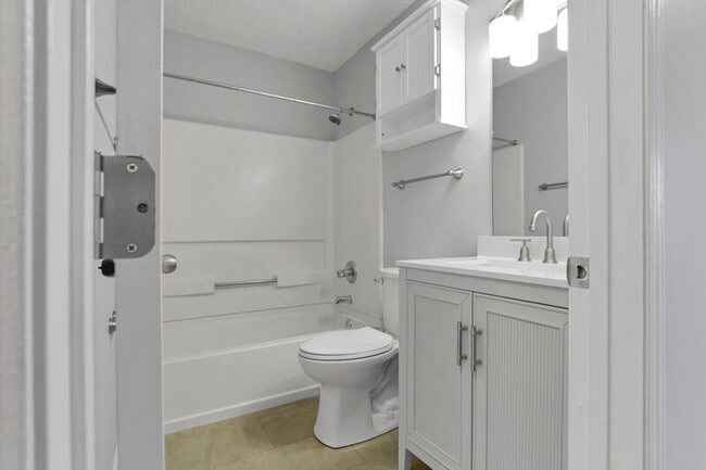 Building Photo - 3112 Fabyan Dr
