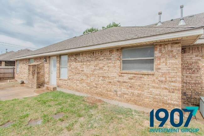 Building Photo - 1540 N Santa Fe Ave
