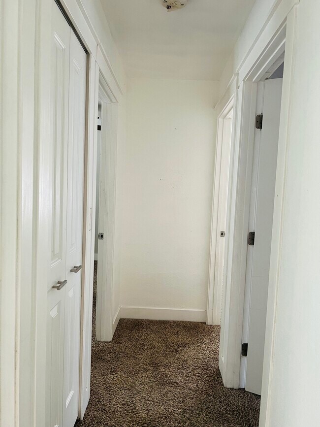 Building Photo - 2025 Broman Ct