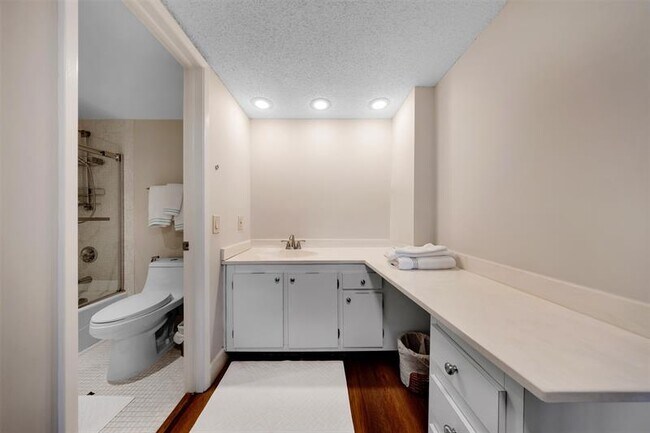 Building Photo - 3960 Oaks Clubhouse Dr