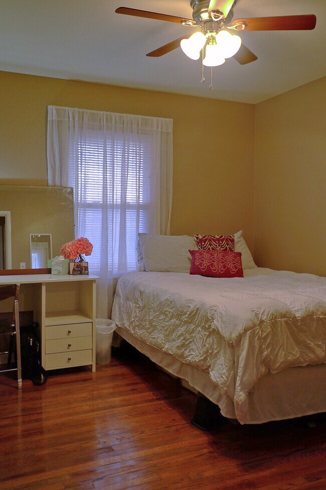 Building Photo - 3428 Charlotte St