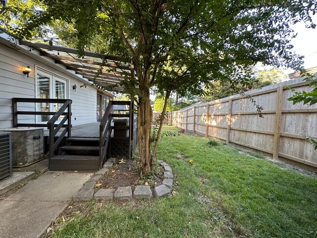 Building Photo - 1692 Carruthers Pl