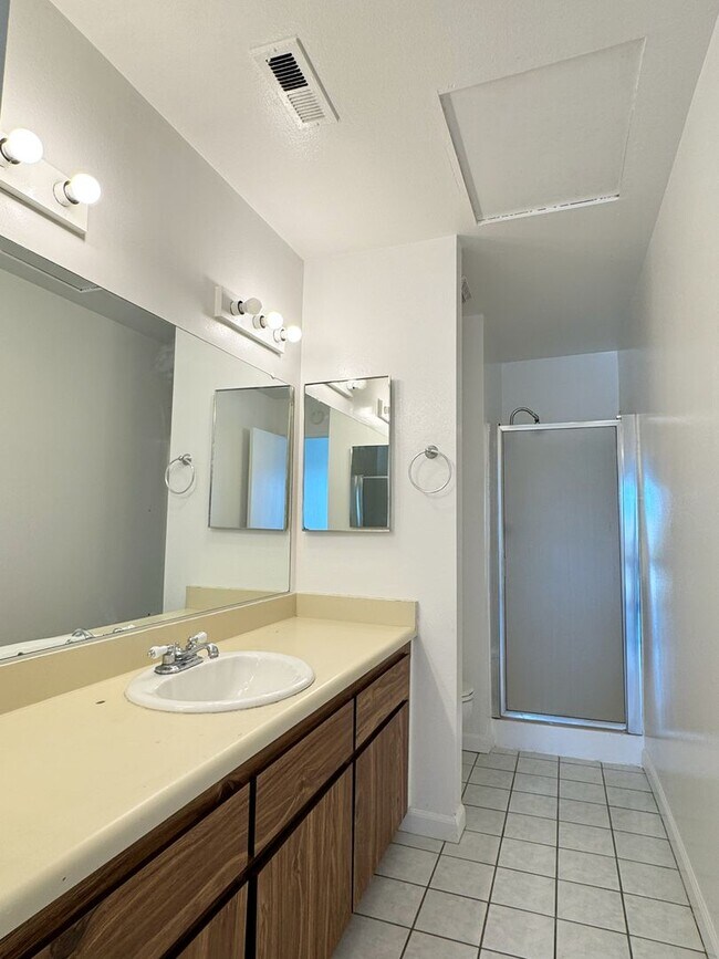 Building Photo - RENT SPECIAL!! $500 OFF SECOND MONTH RENT - Spacious 3 Bedroom 2 Bath Condo in Hawaiian Gardens