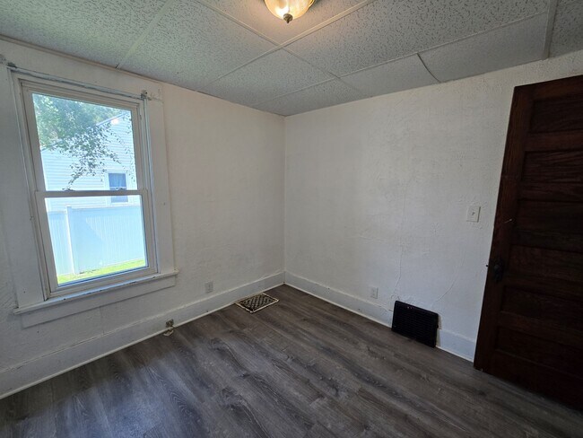 Building Photo - 406 Gable St