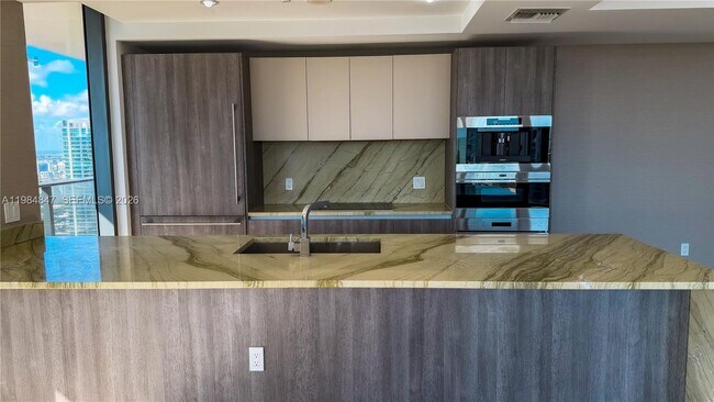 Building Photo - 801 S Miami Ave