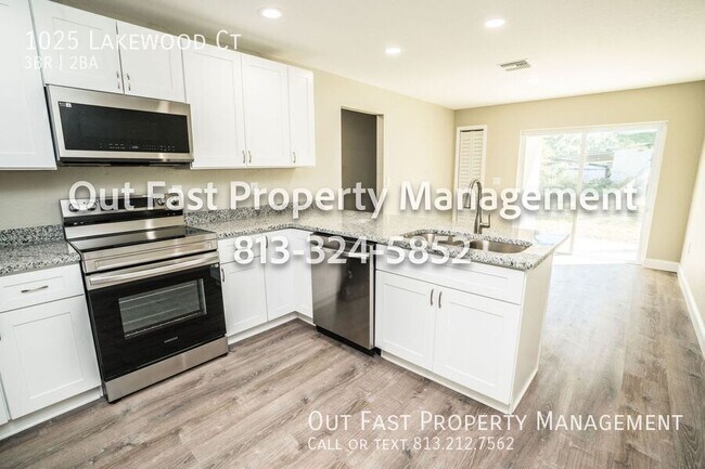 Building Photo - 1025 Lakewood Ct