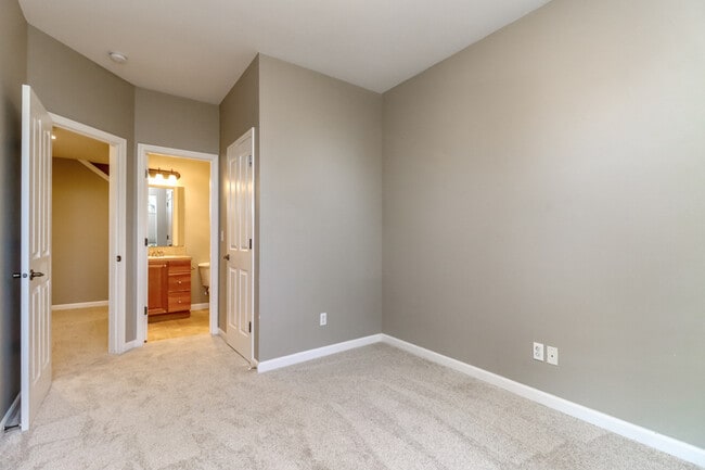 Building Photo - 2355 Yakima Ct