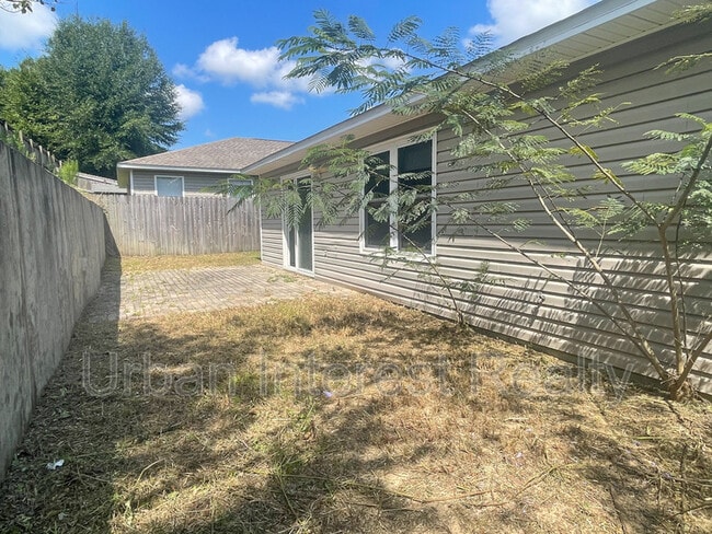 Building Photo - 342 Apple Dr