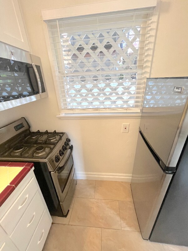 Building Photo - 212 N Coast Hwy