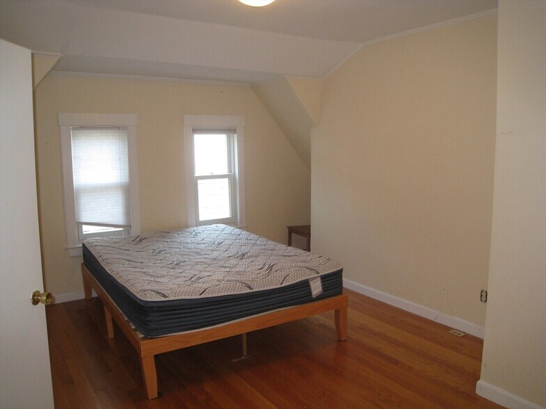 Building Photo - 49 Winslow Ave