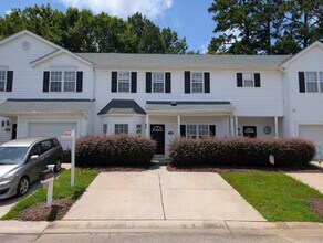 Building Photo - Move-In Ready Townhome with Downstairs Pri...