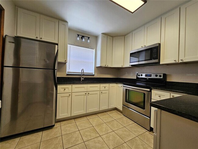 Building Photo - 1917 Casco St