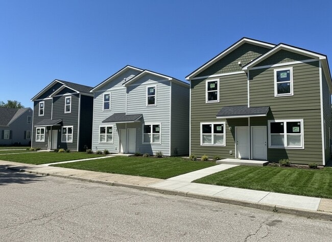 Building Photo - Applegate Flats