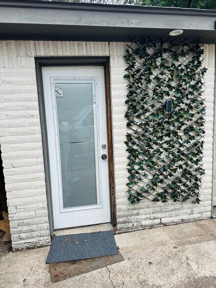 Building Photo - 8507 Wynlea St