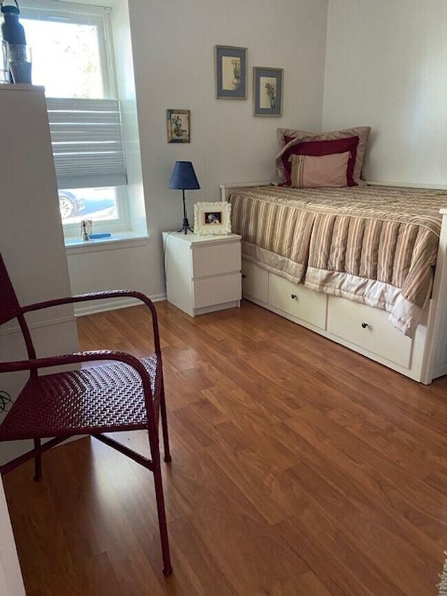 Building Photo - Florida living at its finest with the 2 bedrooms and 2 bathrooms plus a flex room home!