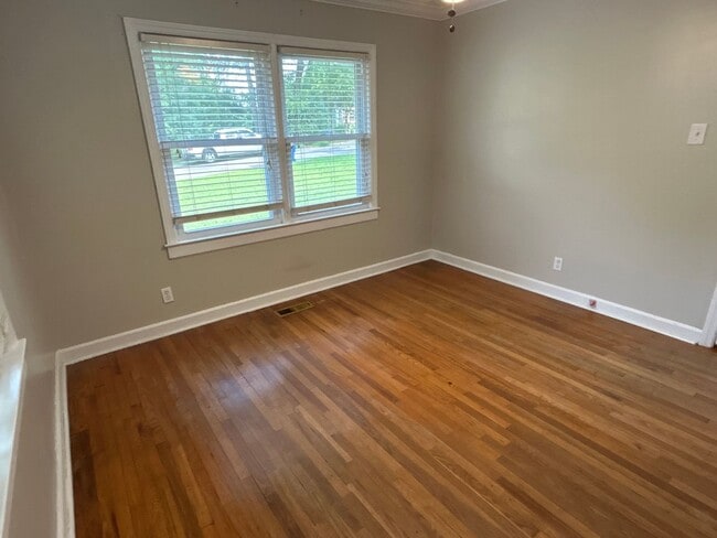Building Photo - 4 Bedroom | 3 Bathroom Raleigh Home with F...