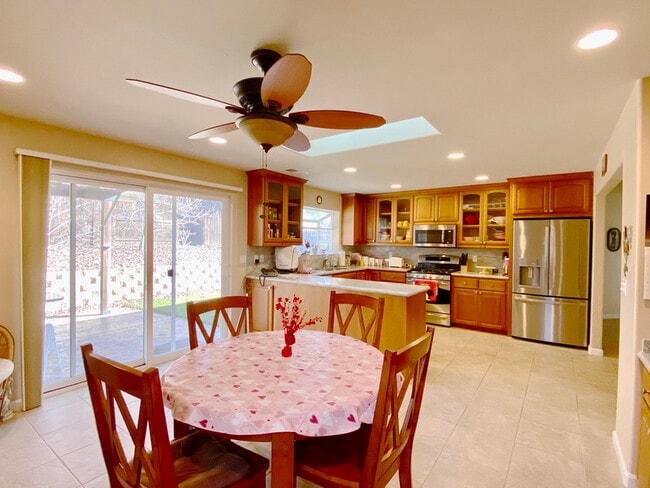 Building Photo - 3858 Northpark Pl