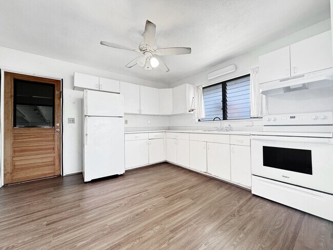 Building Photo - Pet-Friendly Single Family Home Blocks from Kailua Beach