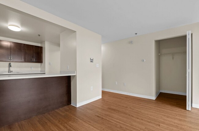 Building Photo - 675 Parker St