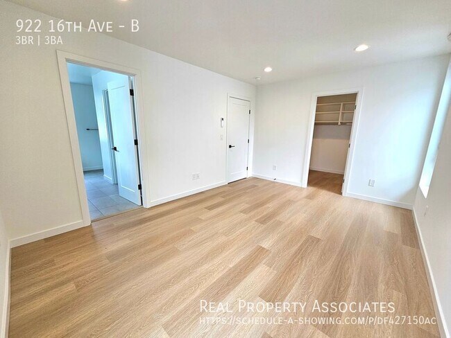 Building Photo - 922 16th Ave