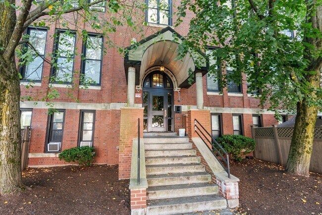 Building Photo - 60 Gibson St