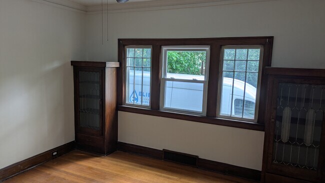Building Photo - 2438 Woodmere Dr