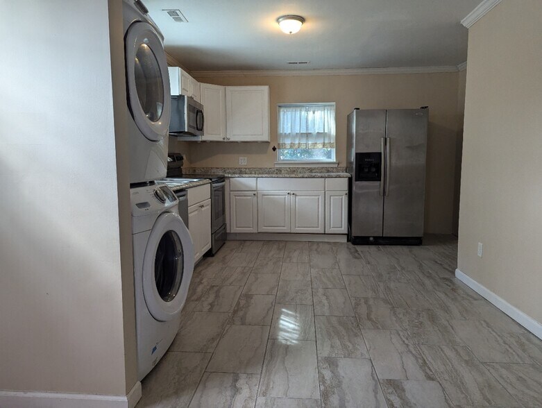 Building Photo - 527 Savannah Hwy