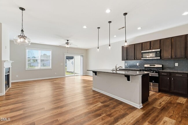 Building Photo - 759 Putney Hl Rd