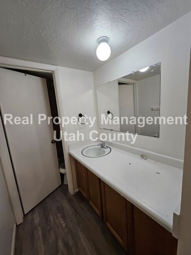 Building Photo - 1148 W 100 N