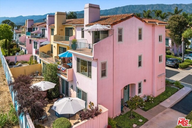 Building Photo - 4297 Carpinteria Ave