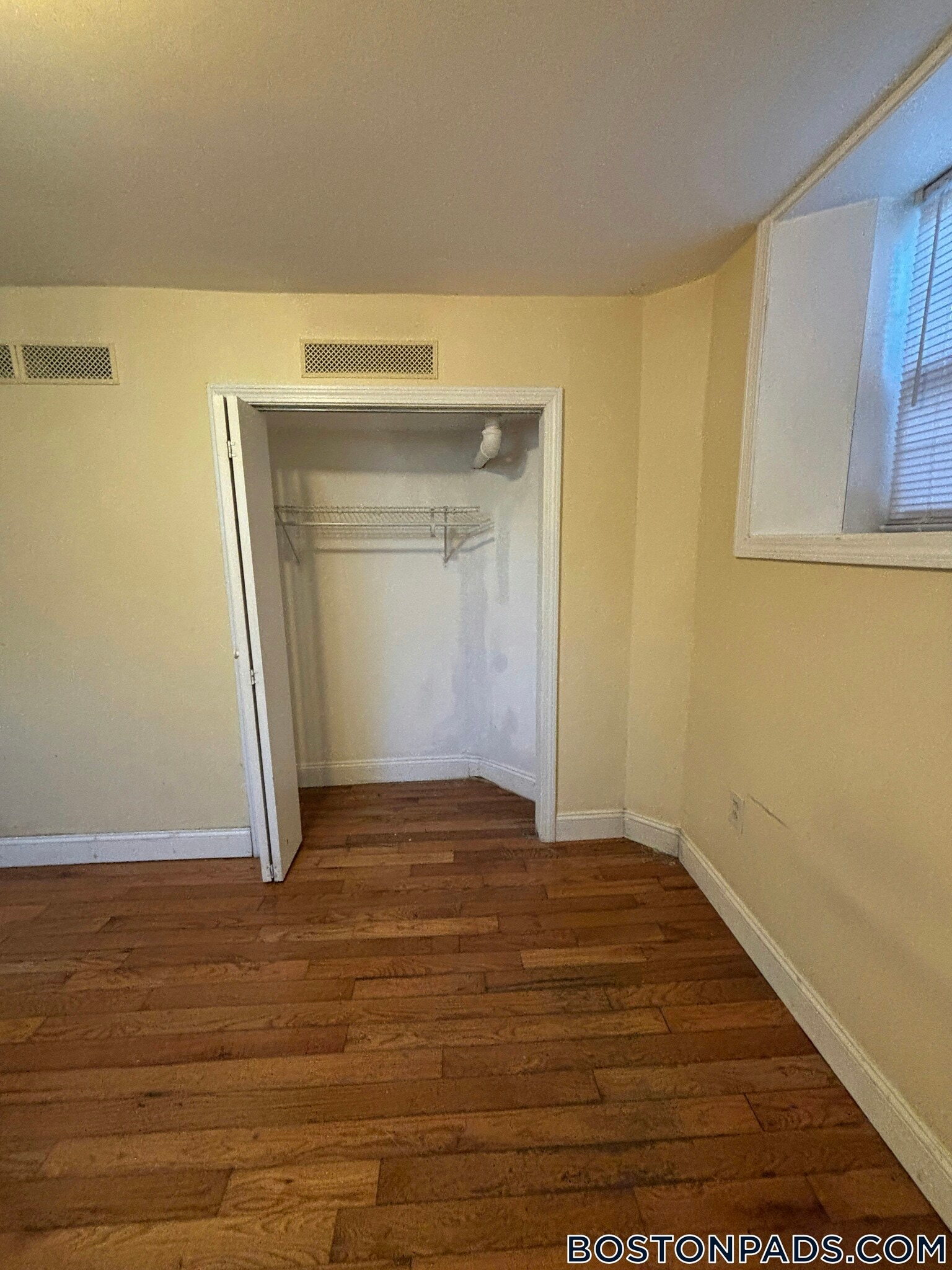 Building Photo - 154 Magazine St